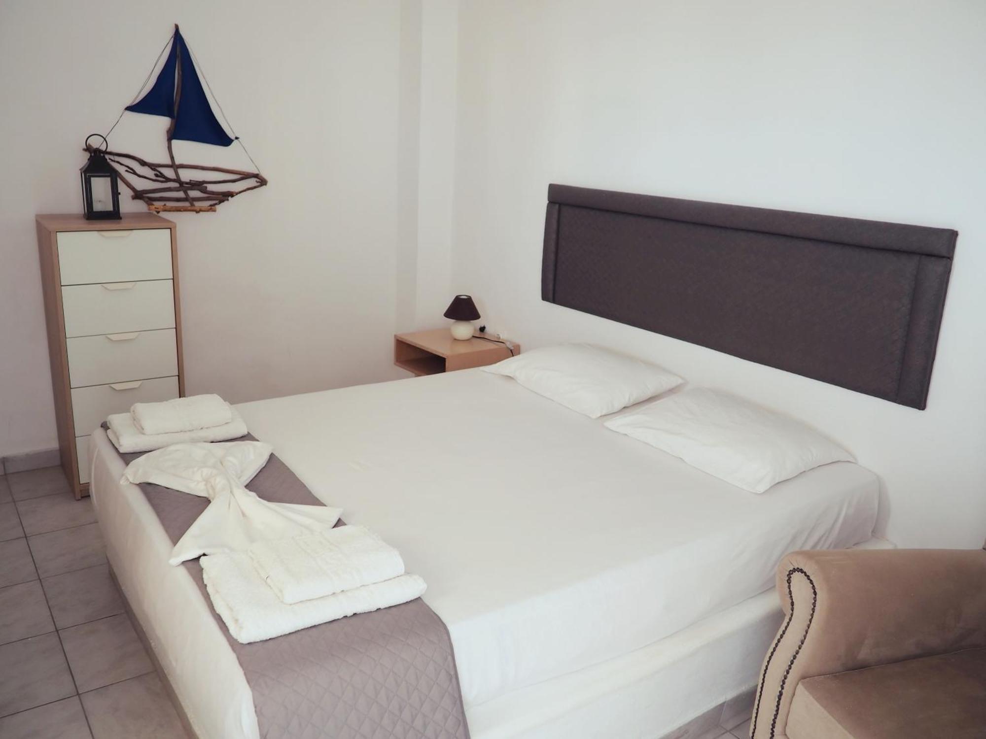 Leon Lux Apartments เปริโวลอส ภายนอก รูปภาพ