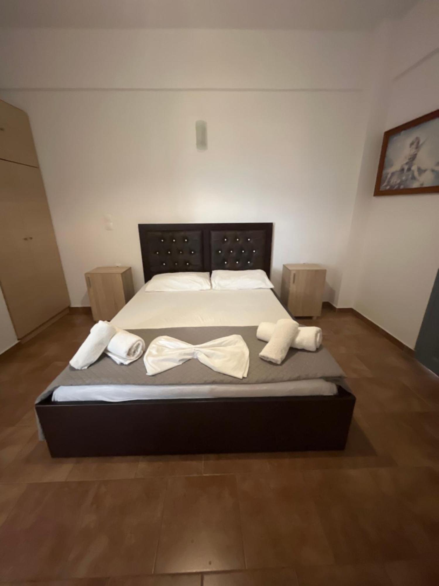 Leon Lux Apartments เปริโวลอส ภายนอก รูปภาพ