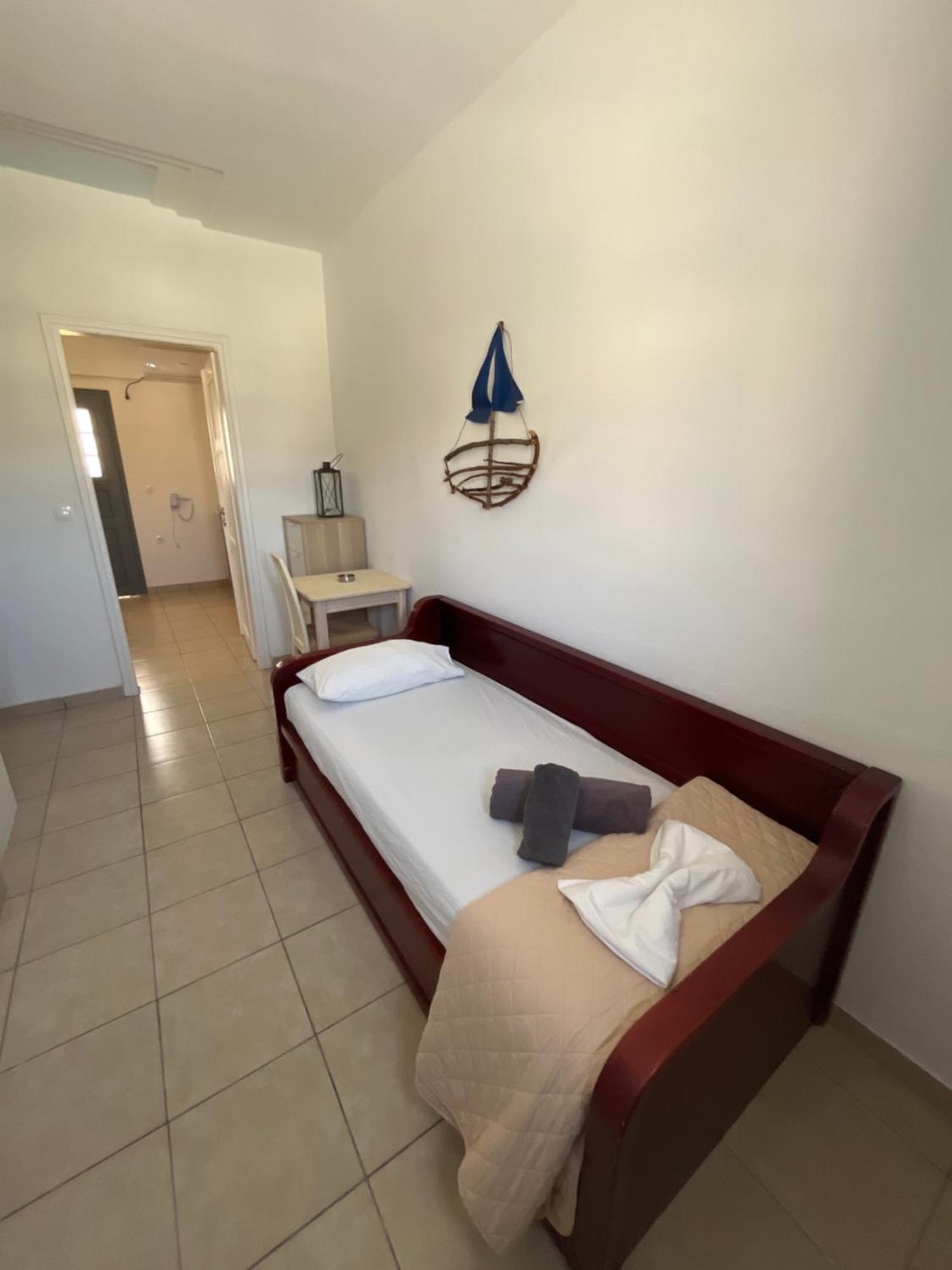 Leon Lux Apartments เปริโวลอส ภายนอก รูปภาพ