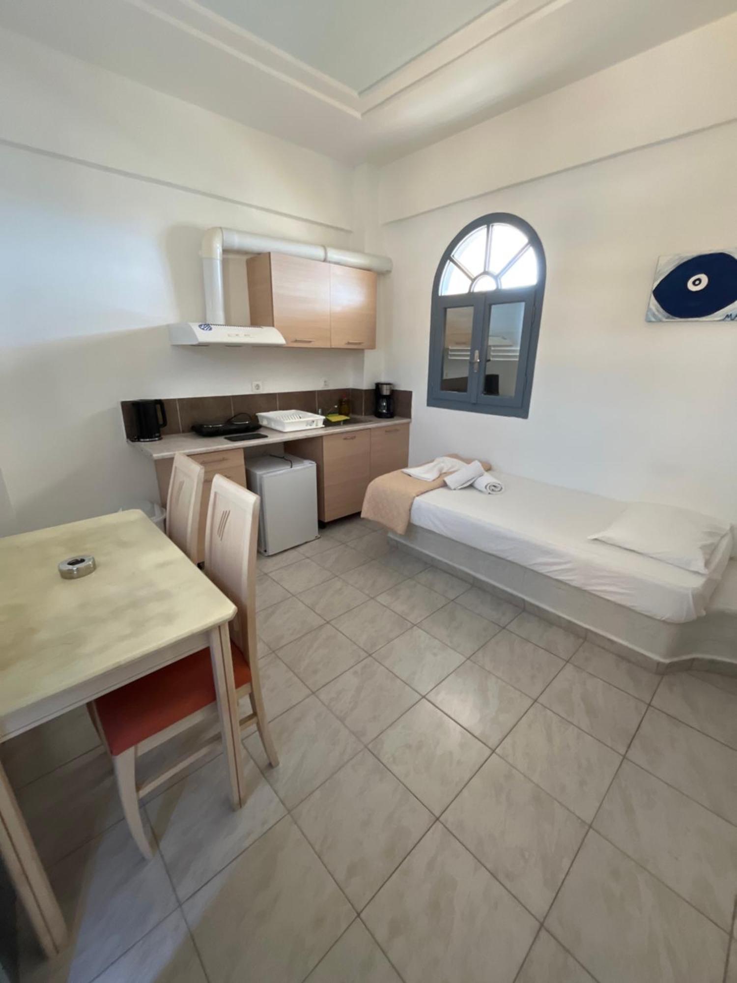 Leon Lux Apartments เปริโวลอส ภายนอก รูปภาพ