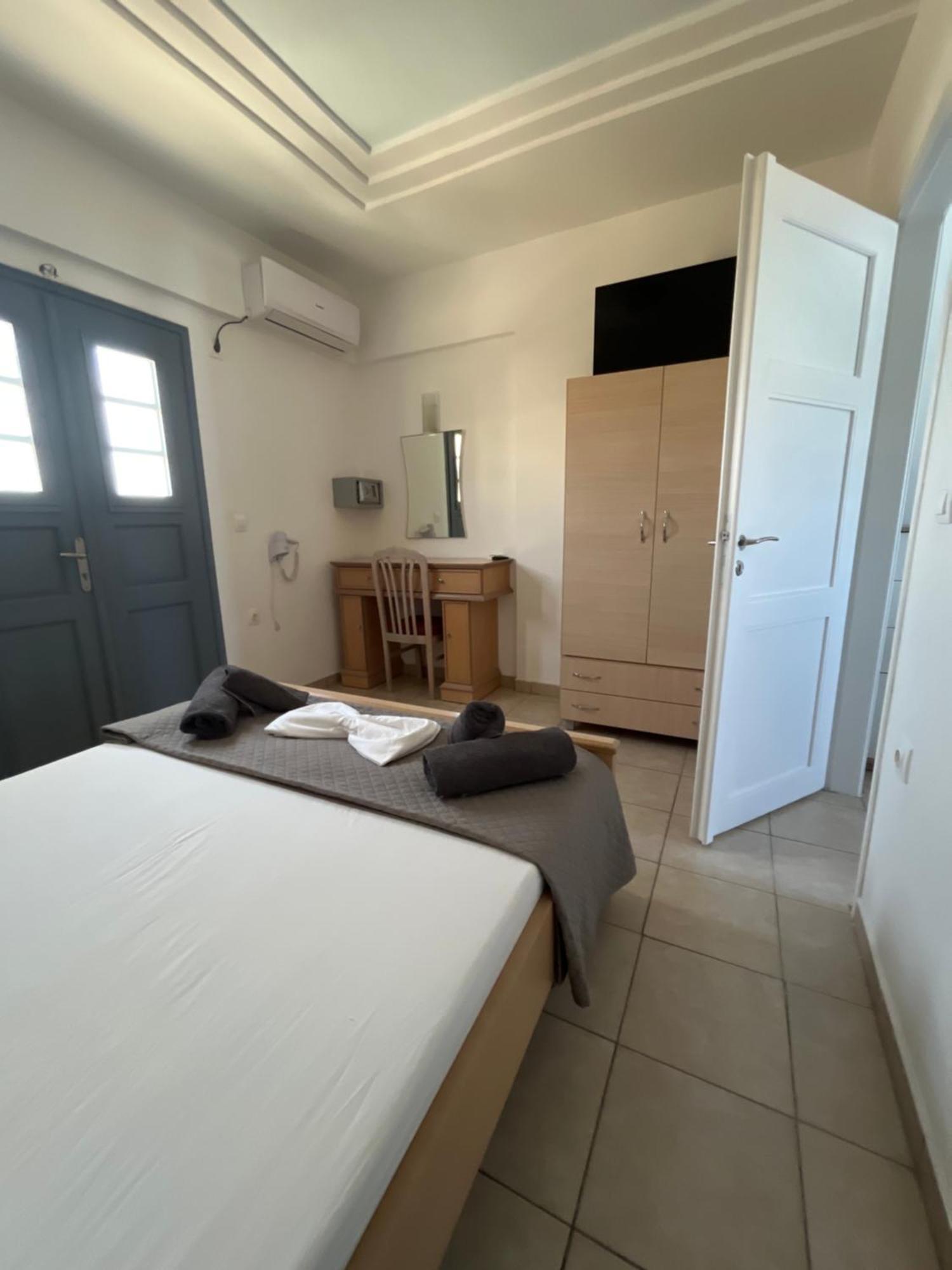 Leon Lux Apartments เปริโวลอส ภายนอก รูปภาพ