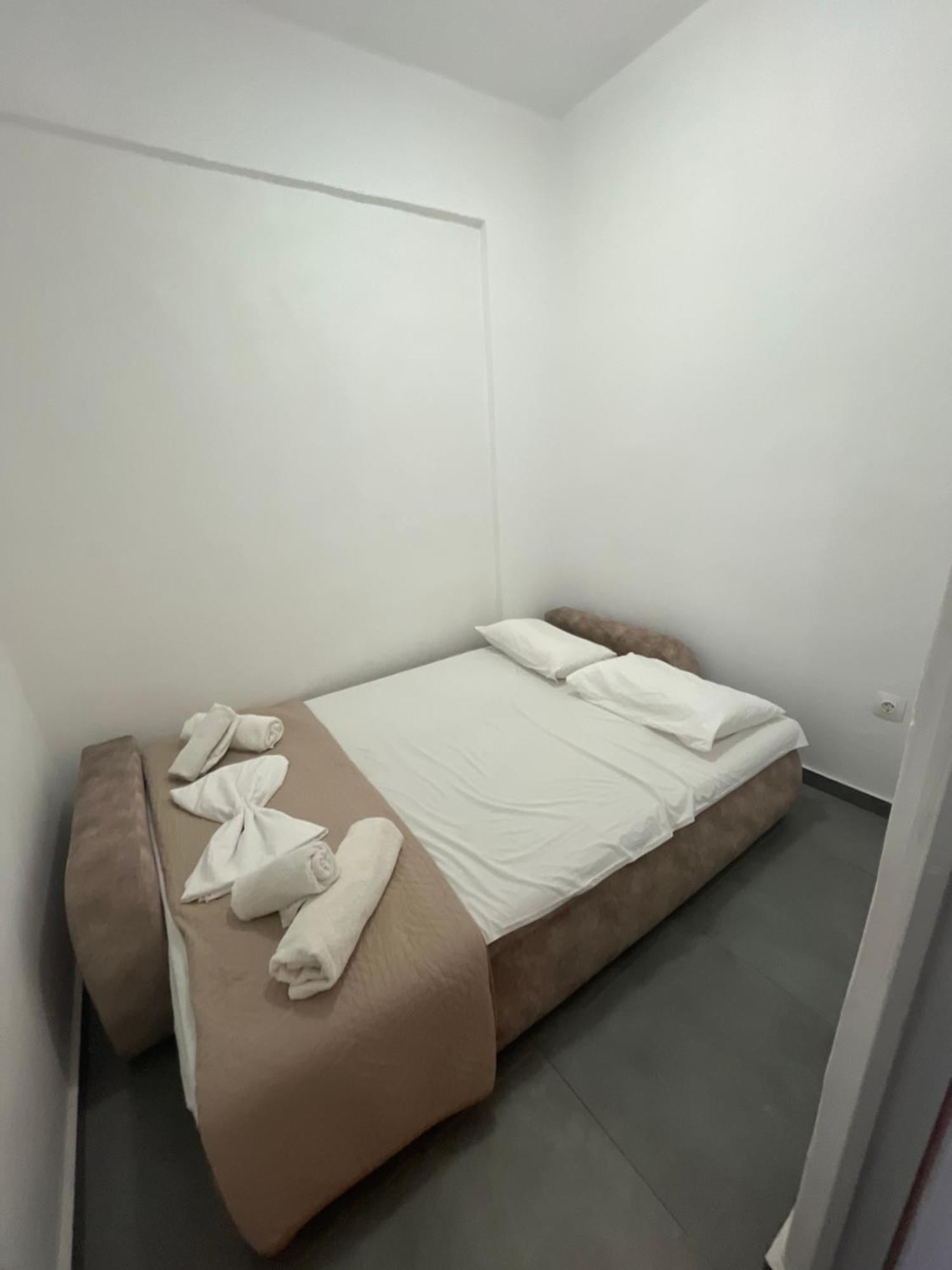 Leon Lux Apartments เปริโวลอส ภายนอก รูปภาพ