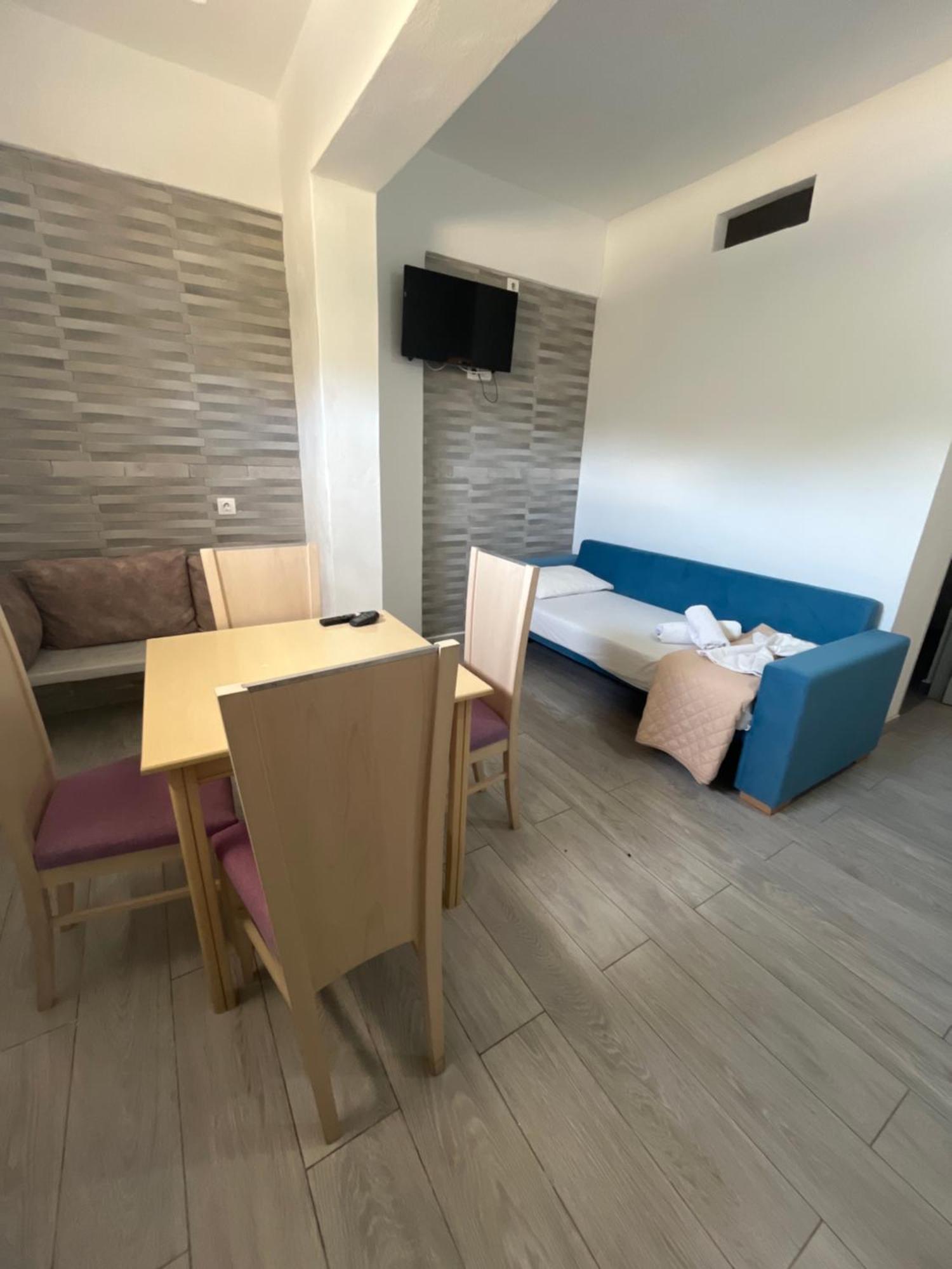 Leon Lux Apartments เปริโวลอส ภายนอก รูปภาพ